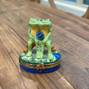 Limoges Trinket Box - Frog Lovers - France - Peint Main - 68/80